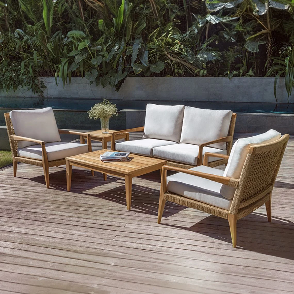 Settee — Kingsley Bate range-page photograph