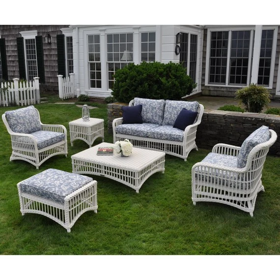 Settee — Kingsley Bate range-page photograph