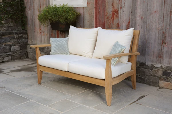 Settee — Kingsley Bate range-page photograph