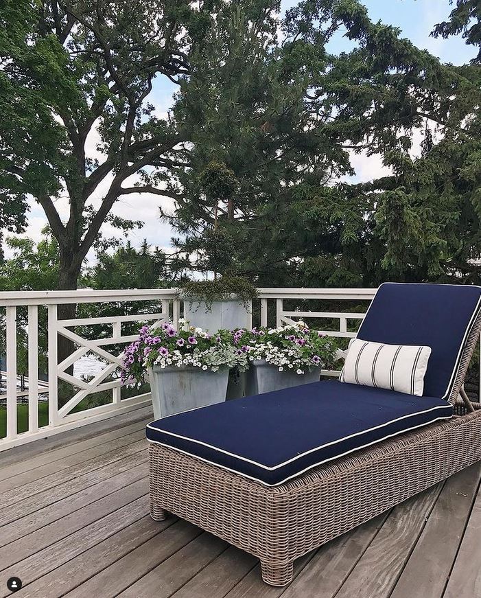 Chaise — Kingsley Bate range-page photograph