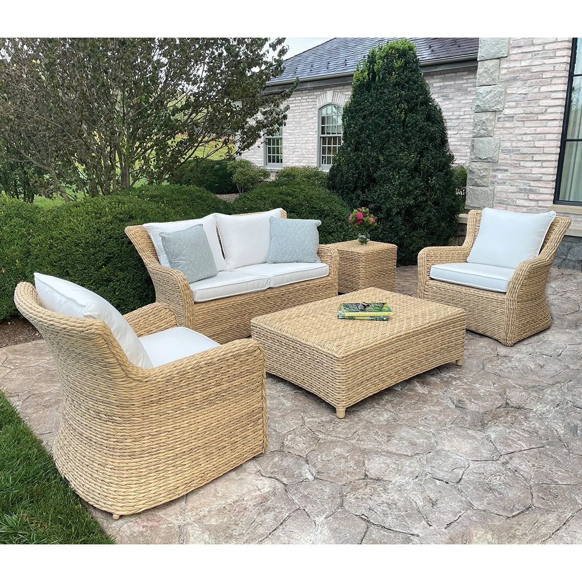 Settee — Kingsley Bate range-page photograph