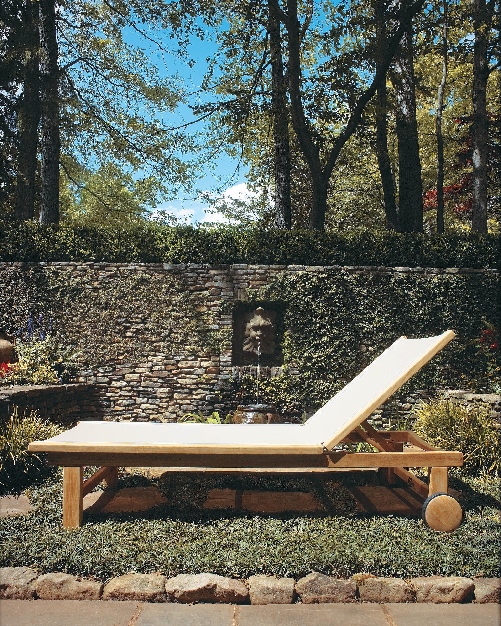 Chaise — Kingsley Bate range-page photograph