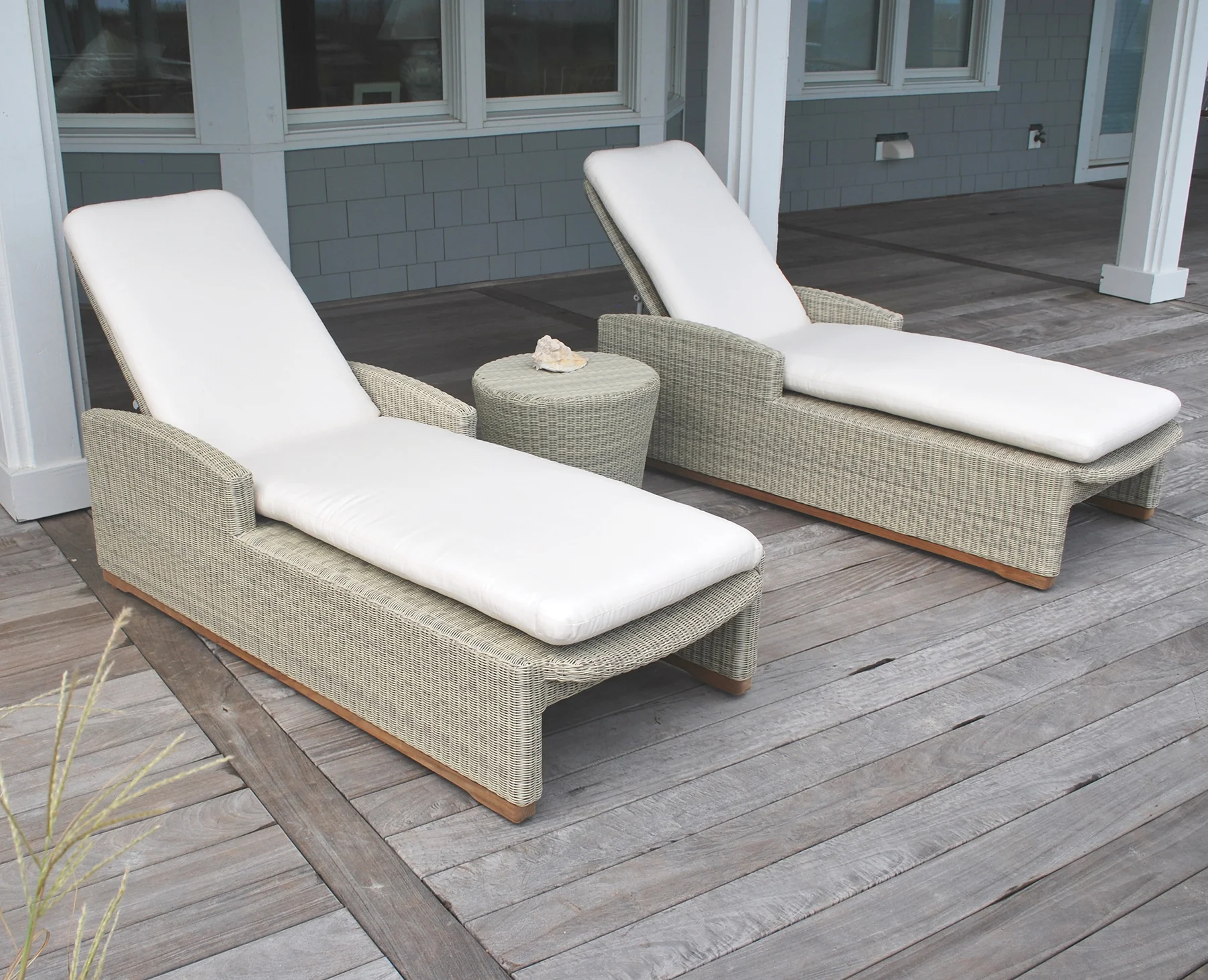 Chaise — Kingsley Bate range-page photograph
