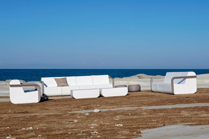 MYYOUR 2054 Padded armchair with slim arms Ecopelle/Ecoleather