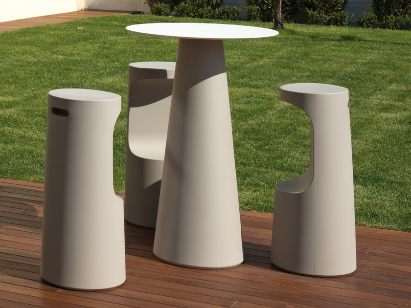 Plust Fura Dining Table