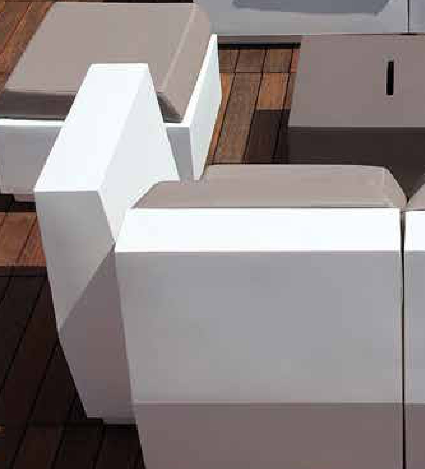 Plust Big Cut Corner