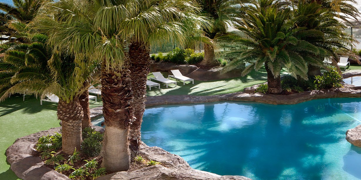 Beachfront hotel pool, Scarborough, Western Australia, Australia — Calma una in place