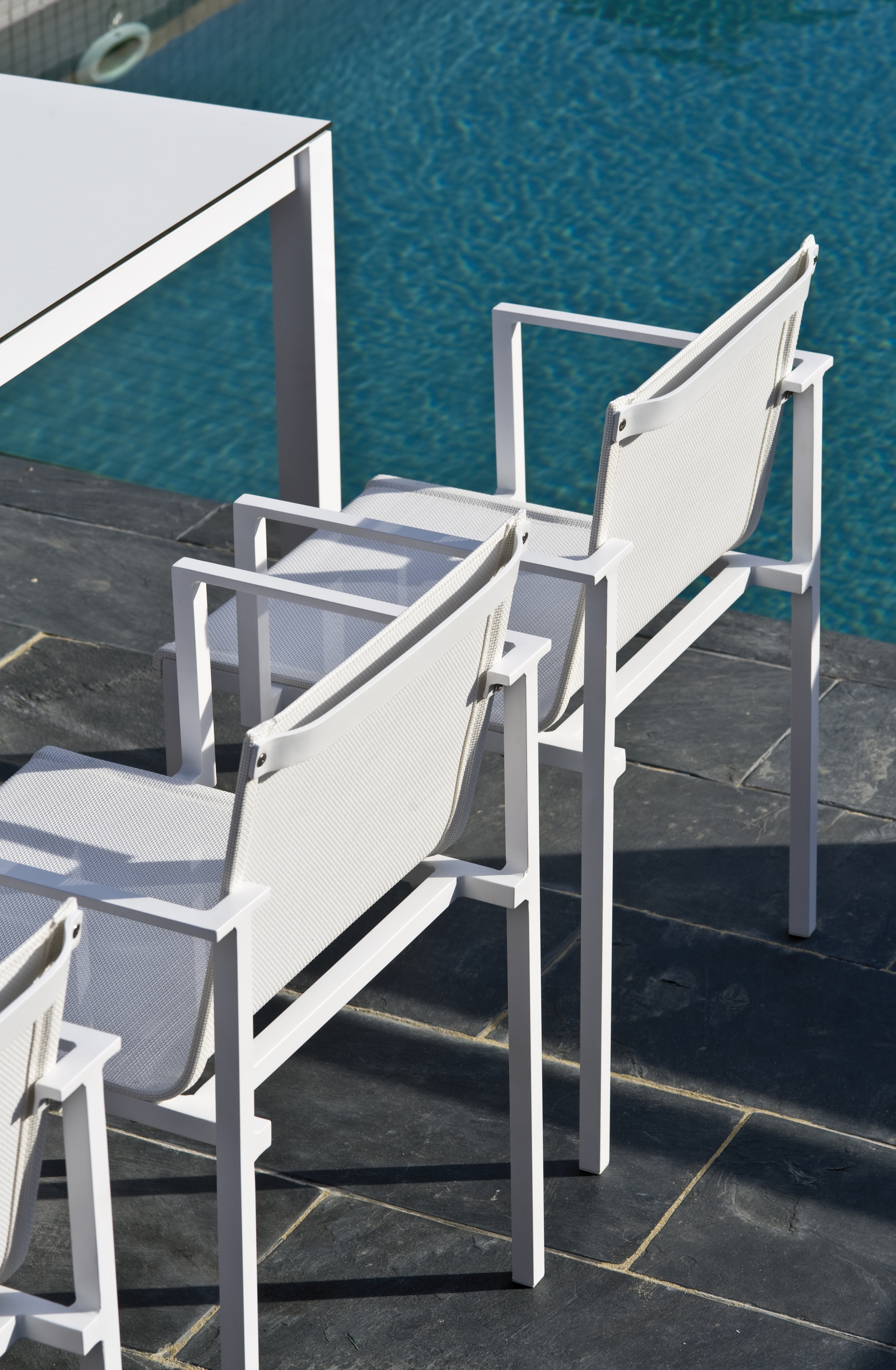 Una alu/sling stackable armchair — CALMA archive photograph