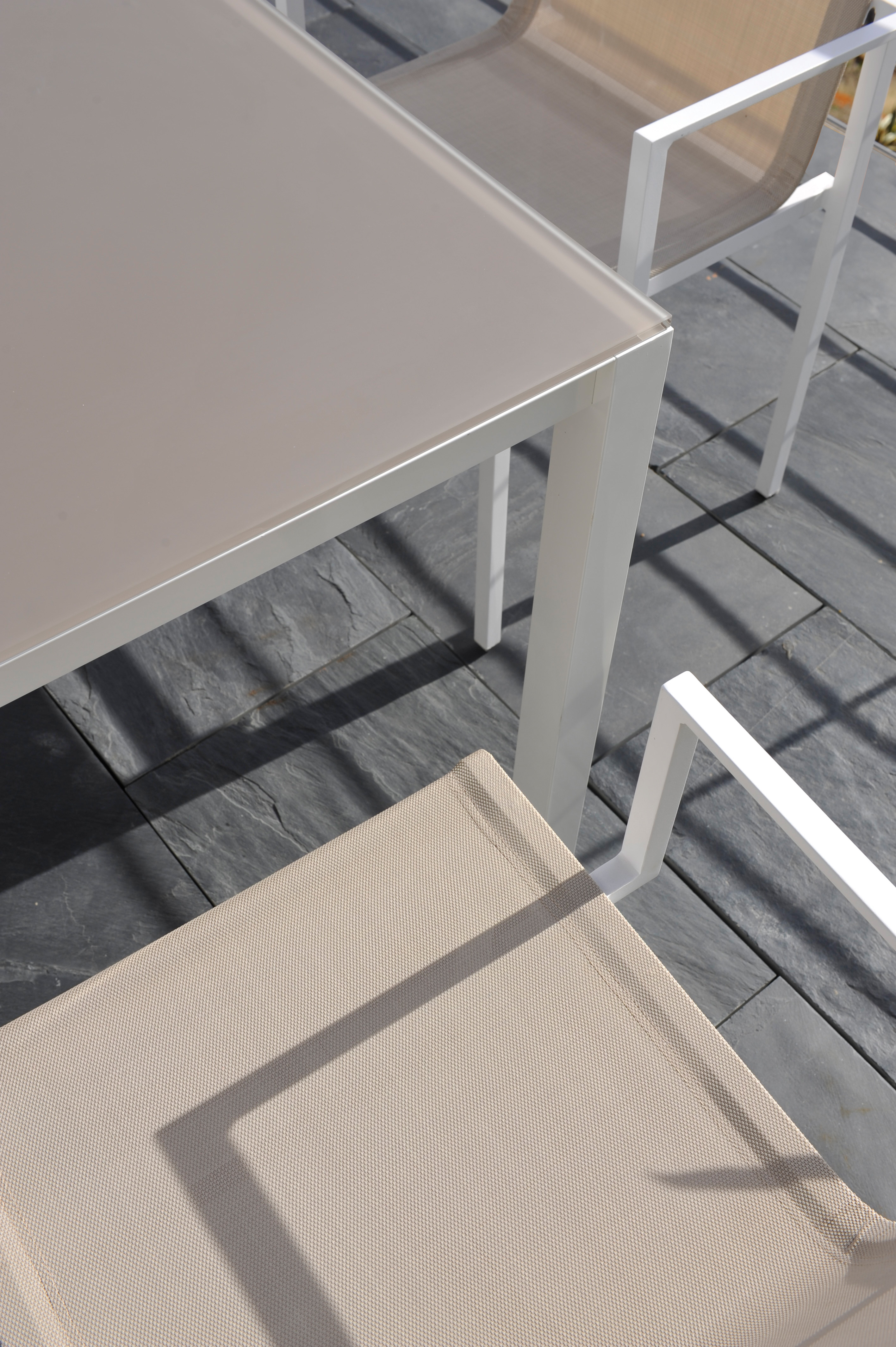 Una alu/sling stackable armchair — CALMA archive photograph