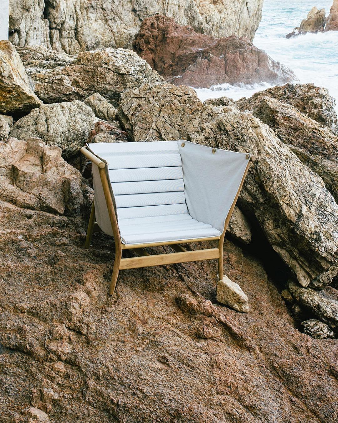 Marea loveseat — CALMA archive photograph