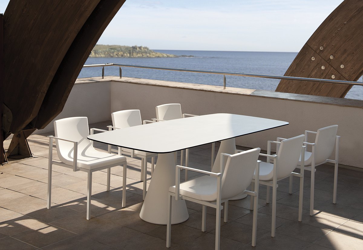 Pot dining table — CALMA archive photograph