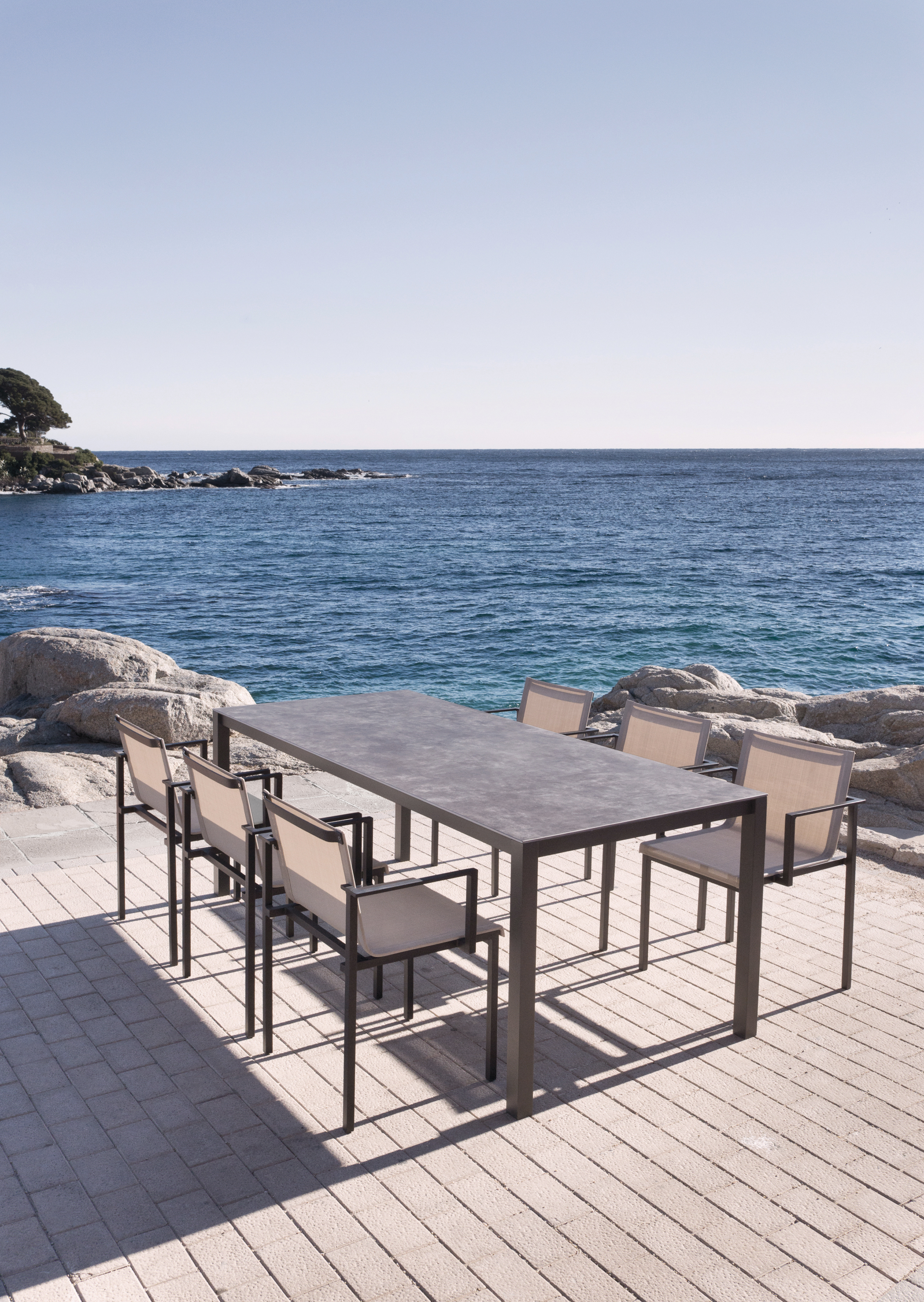 Una rectangular dining table — CALMA archive photograph