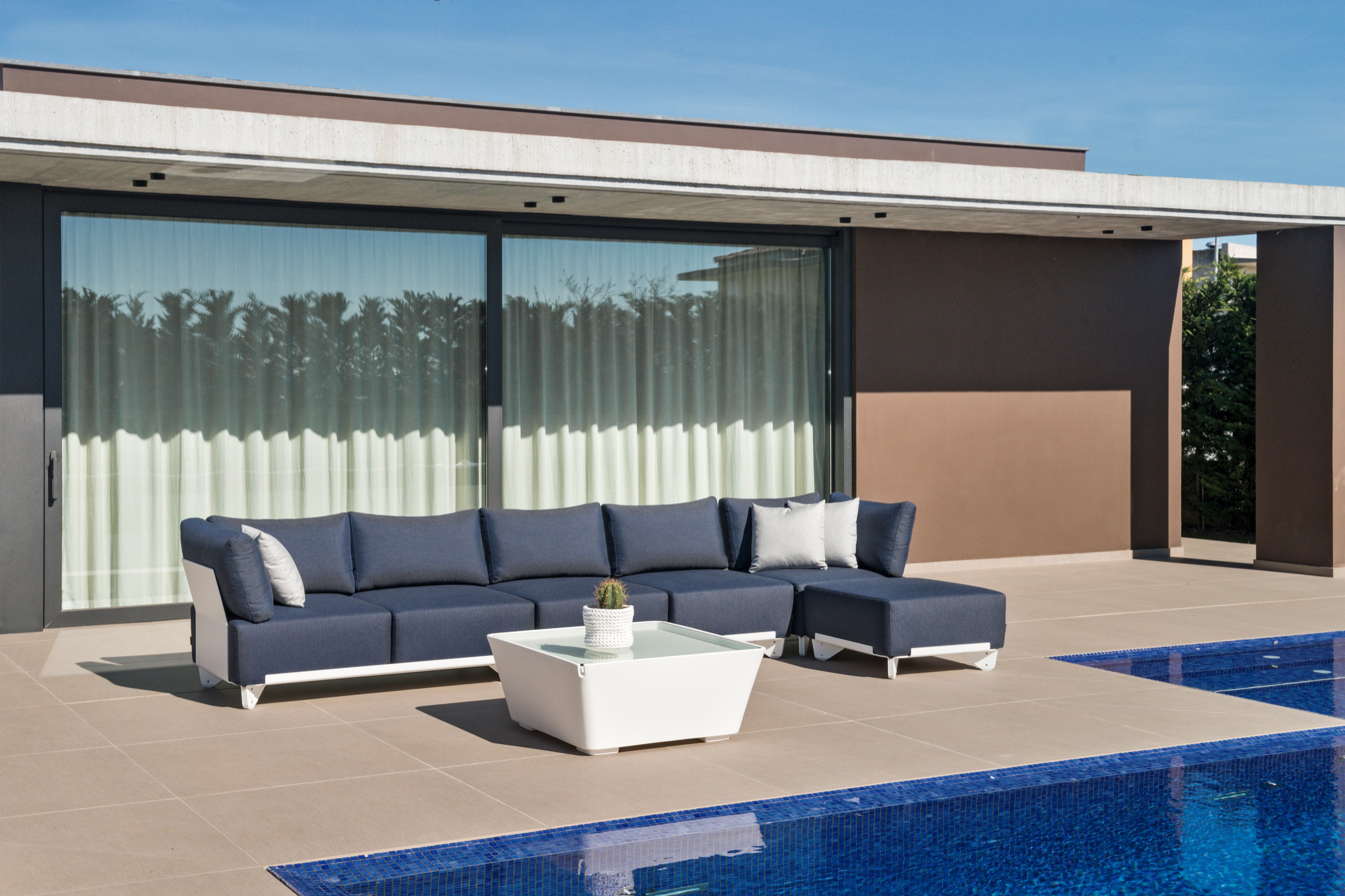 Plecs extension 2 square with cushions — CALMA archive photograph