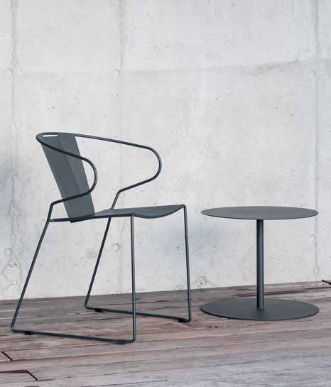 Athens Armchairs & Eivissa Table / Geranium red RAL 3020 / Anthracite grey RAL 7016 — iSiMAR catalogue photography