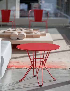 Capri low Table / Geranium red RAL 3020 — iSiMAR catalogue photography
