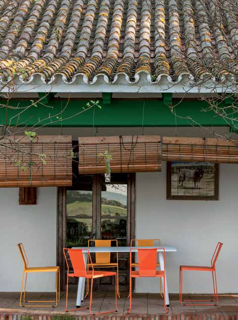 Chicago Chairs & Corsica Table / Natural Honey RAL 1028 / Orange Vitamin RAL 2004 / Ibiza White RAL 9016 — iSiMAR catalogue photography
