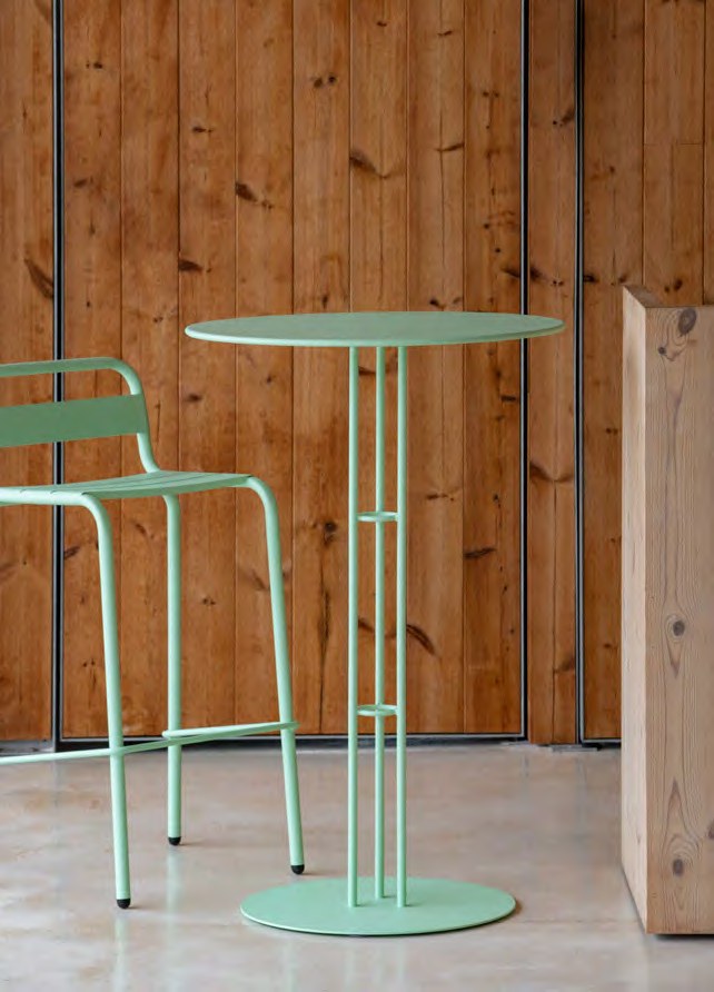 Paradiso high table & Barceloneta stool / Pastel green RAL 6019 — iSiMAR catalogue photography