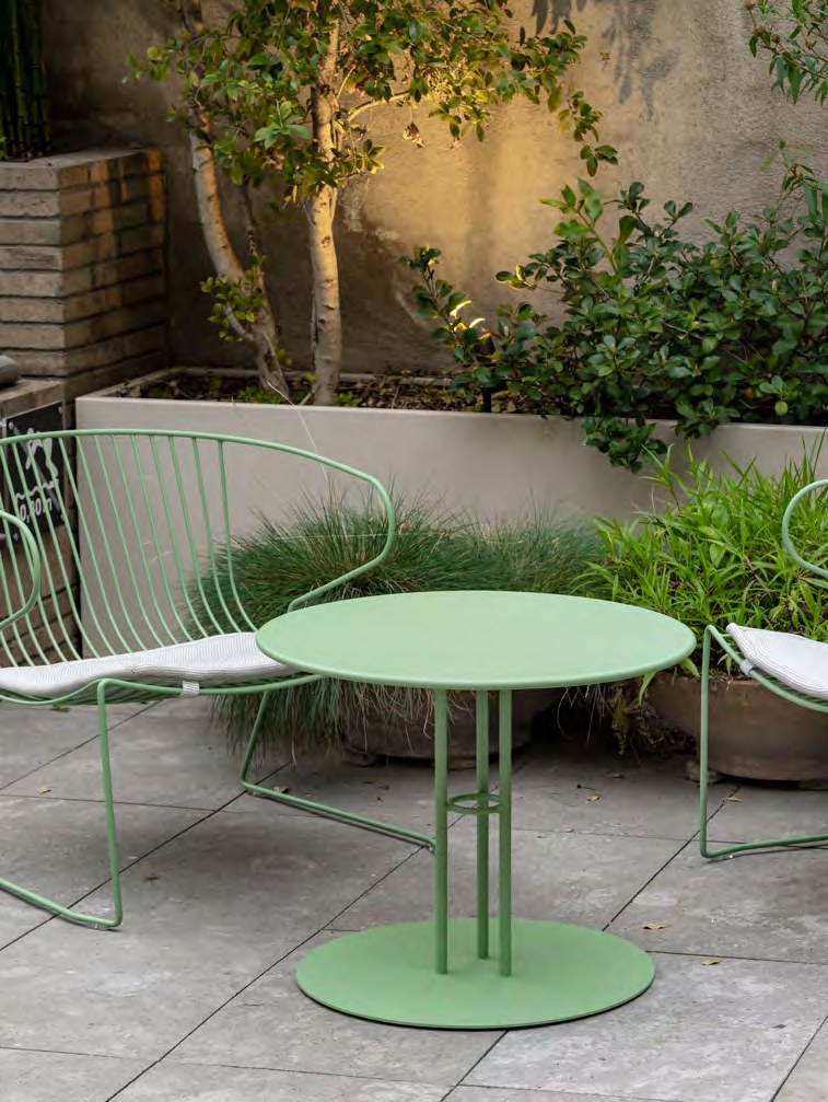 Paradiso table & Bolonia lounge armchair / Pale green RAL 6021 / Majestic crystal — iSiMAR catalogue photography