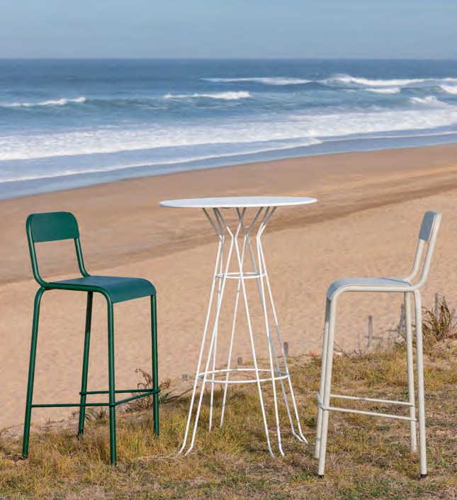 Rimini stools & Capri table / Pine green RAL 6005 / Sand beige RAL 7032 / Ibiza white RAL 9016 — iSiMAR catalogue photography