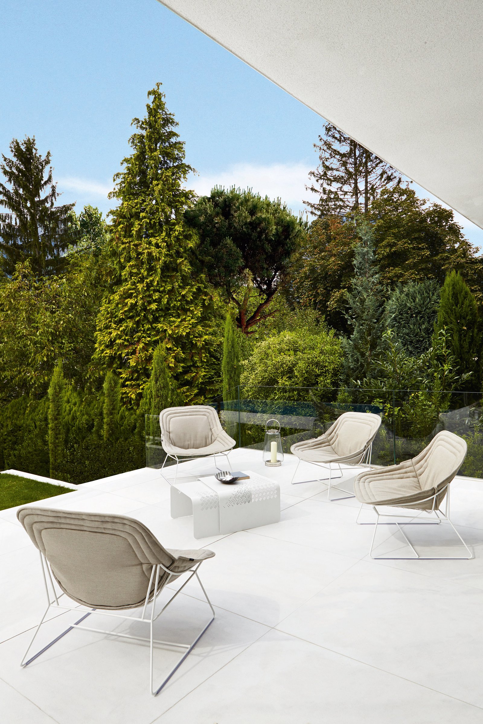 Chapeau Lounge chair — Varaschin archive photograph