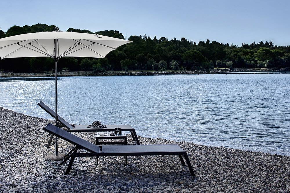Victor Sunlounger 60 cm; optional castors cod. 2822R — Varaschin archive photograph