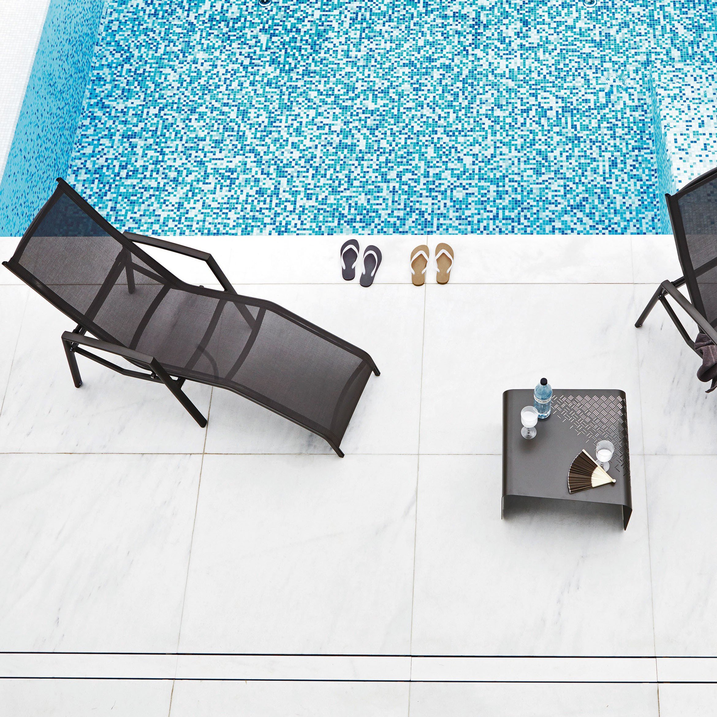 Victor floating lounger (68 156 110) — Varaschin archive photograph
