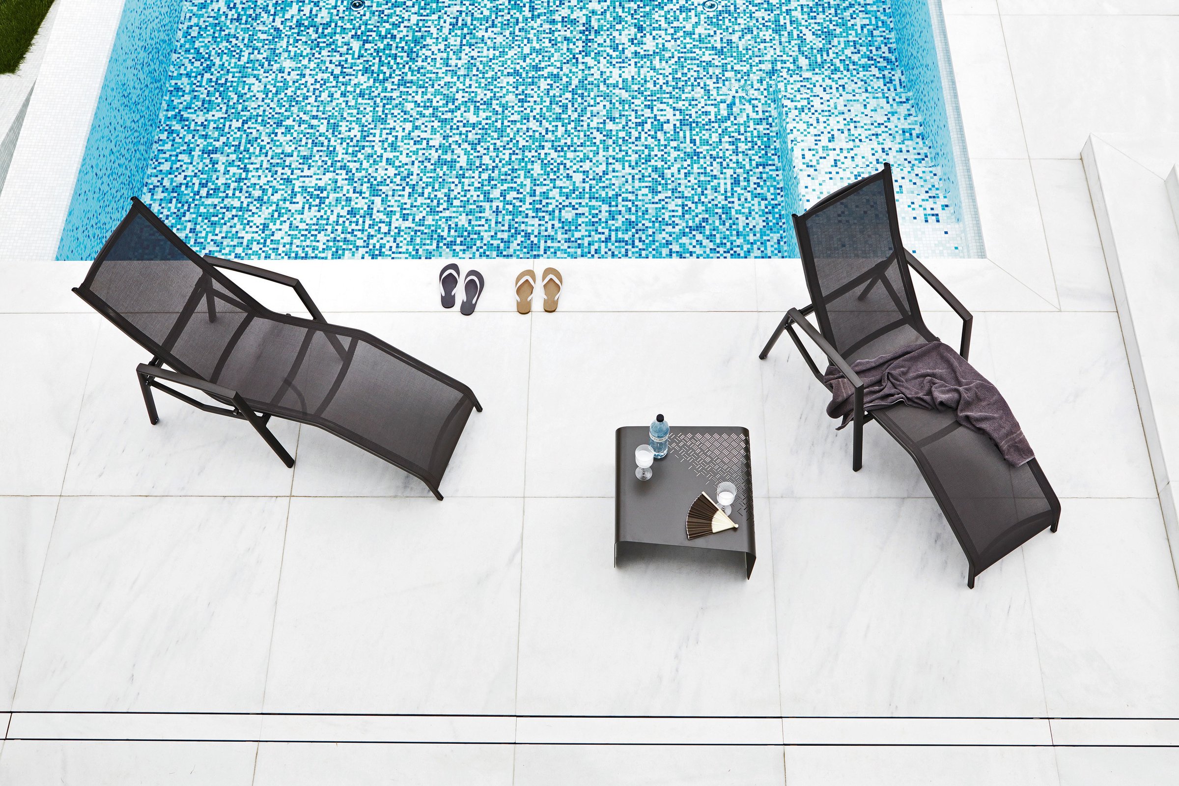 Victor floating lounger (68 156 110) — Varaschin archive photograph