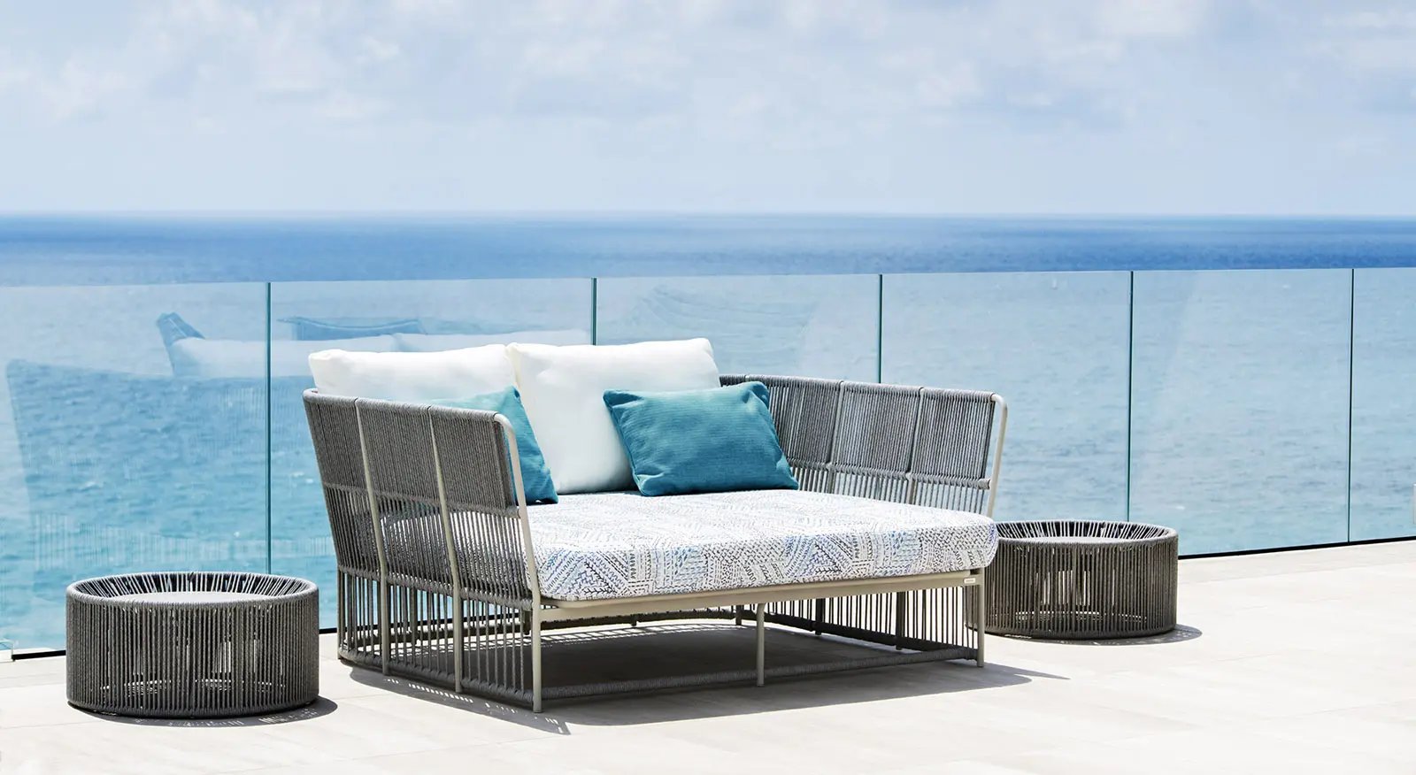 Tibidabo Coffee table - Europe Grey glass top 8 mm thick (65 30) — Varaschin archive photograph
